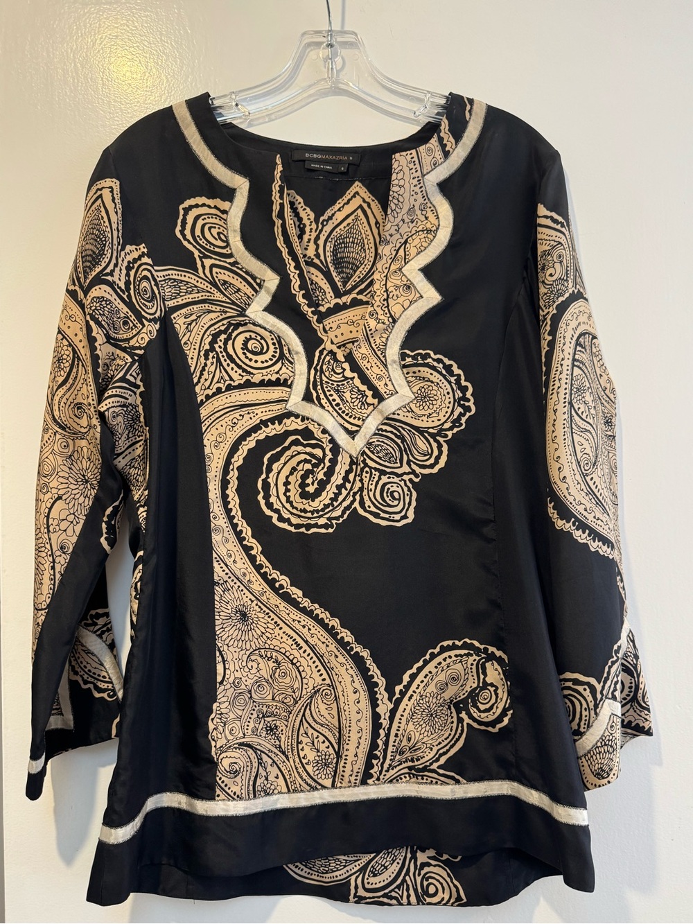 Y2K BCBG MaxAzria Black and Cream Paisley V-Neck Tunic
Sz S